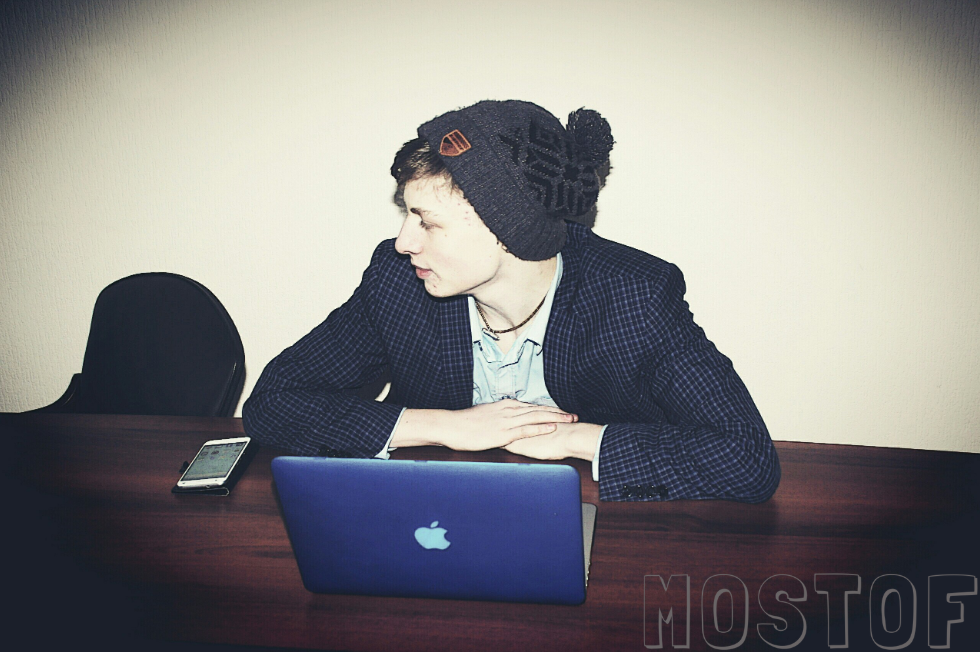 Это я несколько лет назад на своем рабочем месте. 