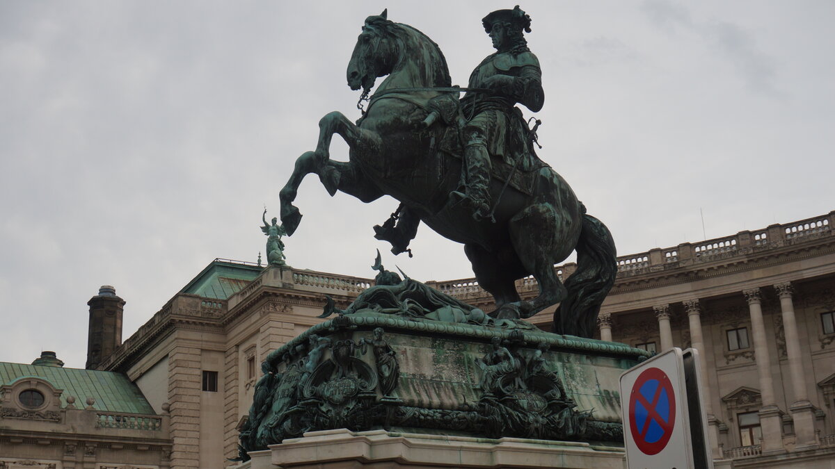 Памятник Евгению Савойскому. Фото автора.