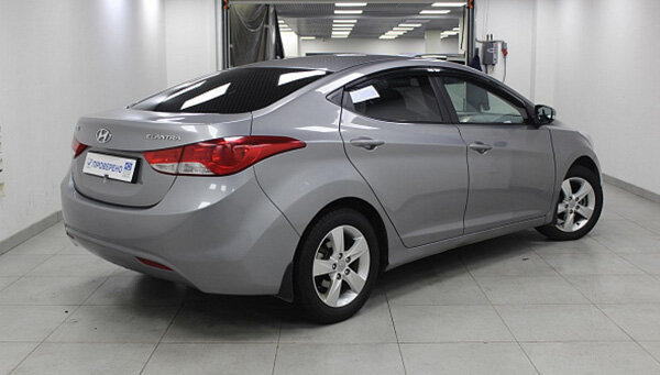 Hyundai Elantra 2013 г.в., фото: www.njcar.ru