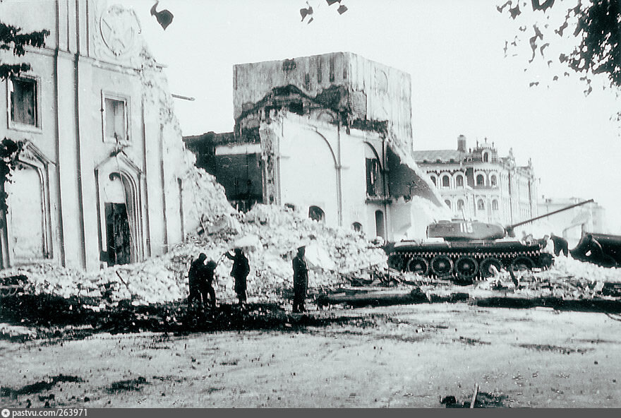 Снос здания собора танками. 1972 года. 