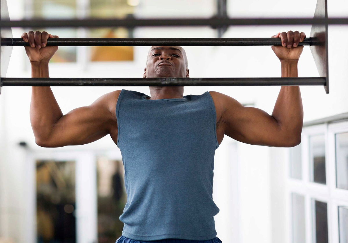 Shutterstock man Pull ups Weight