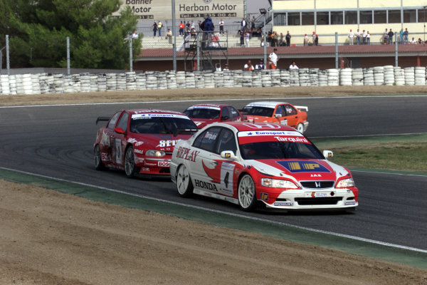 ETCC 2001 год. Хонда Тарквини впереди Альфа Ромео Джиованарди.