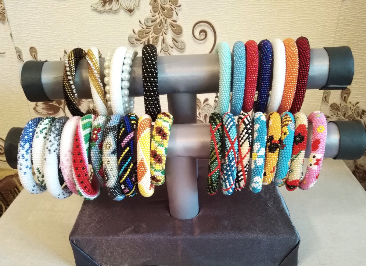 Очень вместительная подставка для браслетов