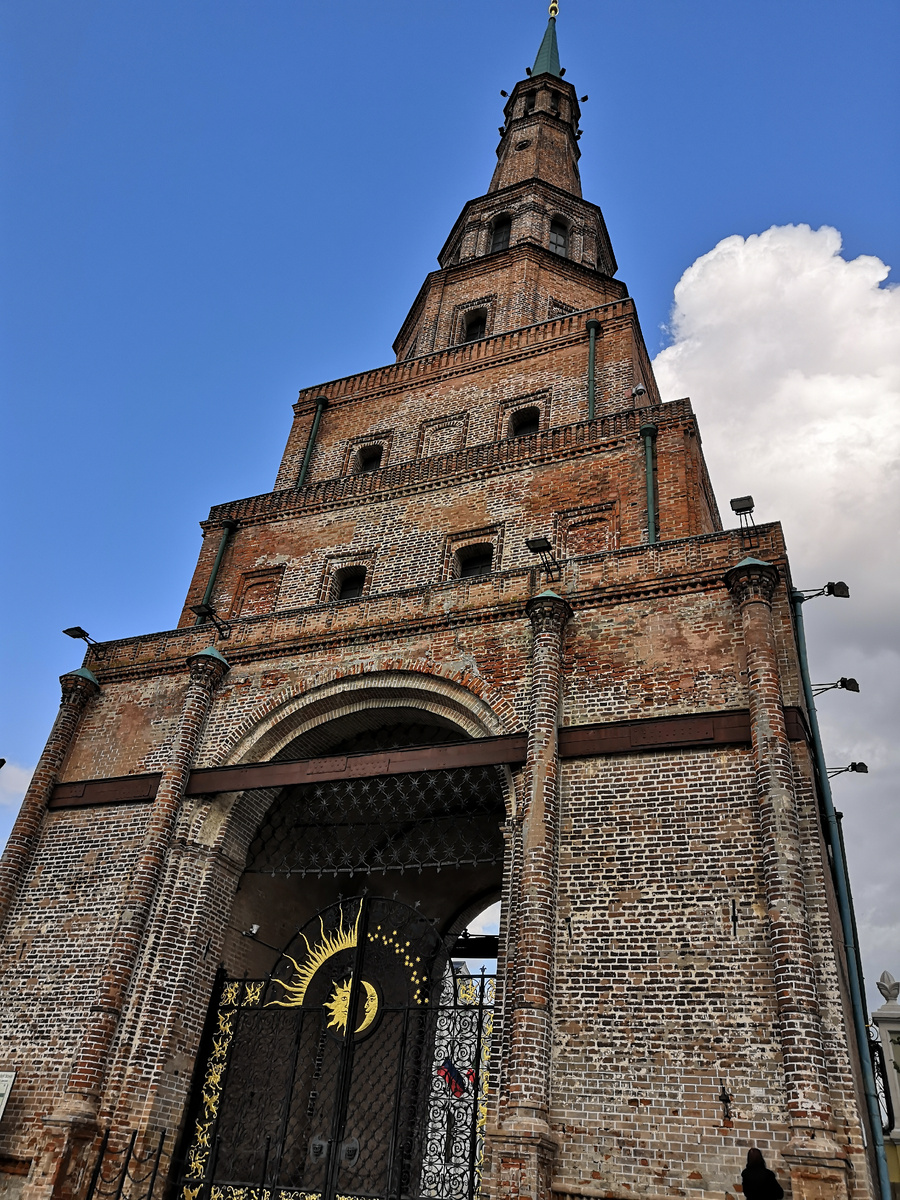 Сююмбике. Рассказывают, что с неё сбросилась невеста Ивана Грозного. 