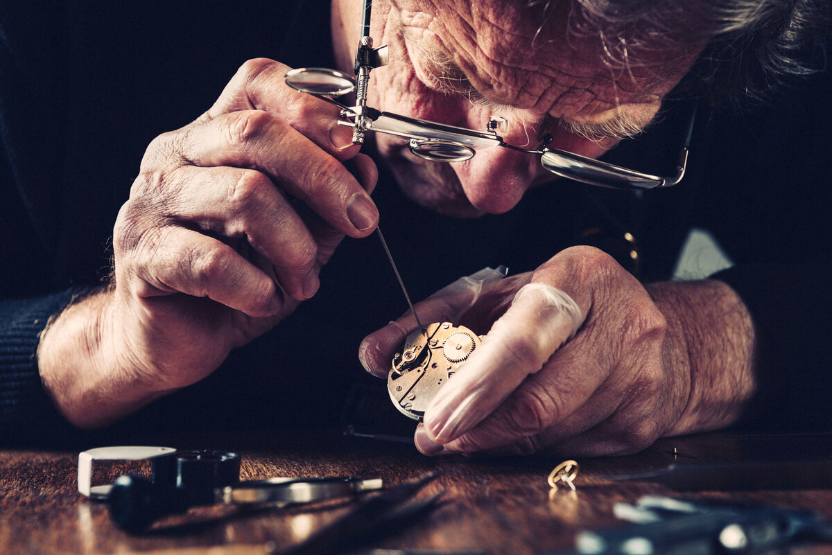 когда появилась профессия мастера часовых дел. когда появилась профессия мастера часовых дел. константин чайкин часовщик. когда появилась профессия мастера часовых дел. часовой мастер часы.
