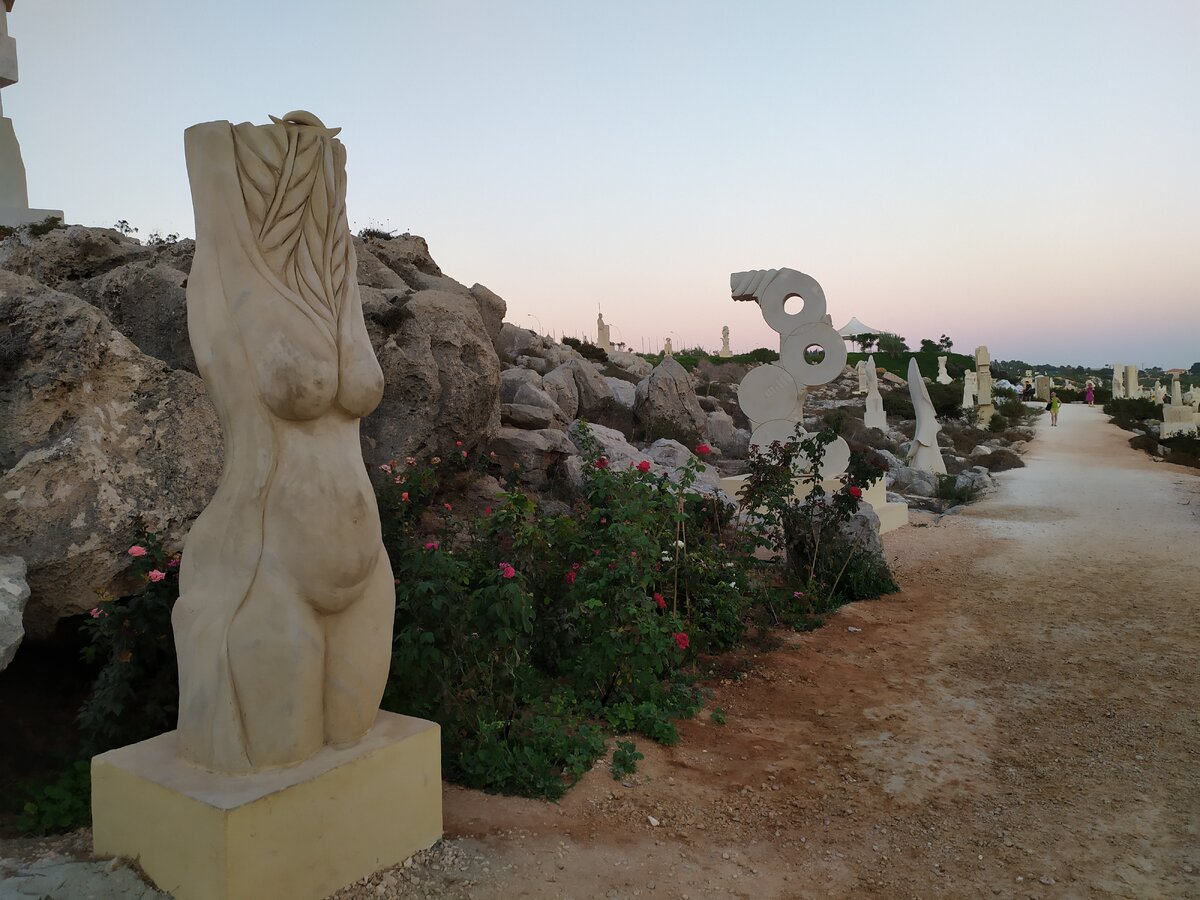 Входим на главную аллею