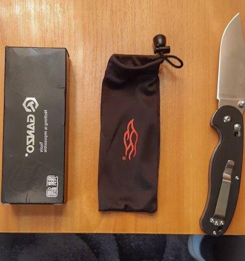 Отличный нож фирмы Ganzo. Удобная ручка, острая заточка, чехол. Можно цеплять на штаны.