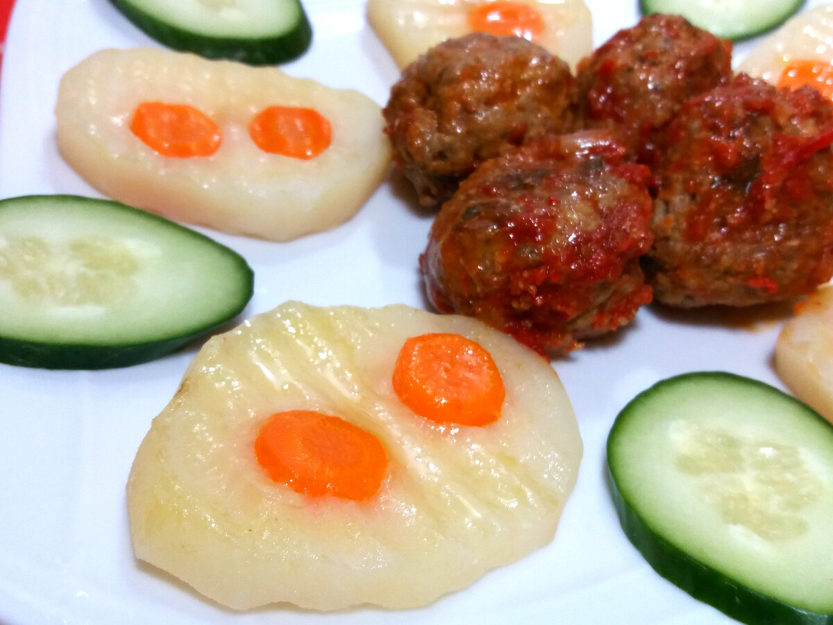 Гарнир из картофеля и моркови.