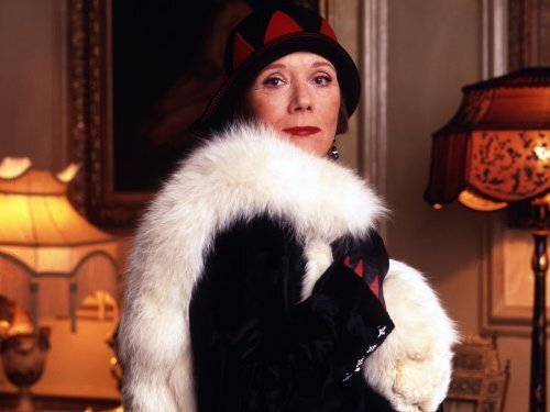 Кадр из сериала Миссис Брэдли