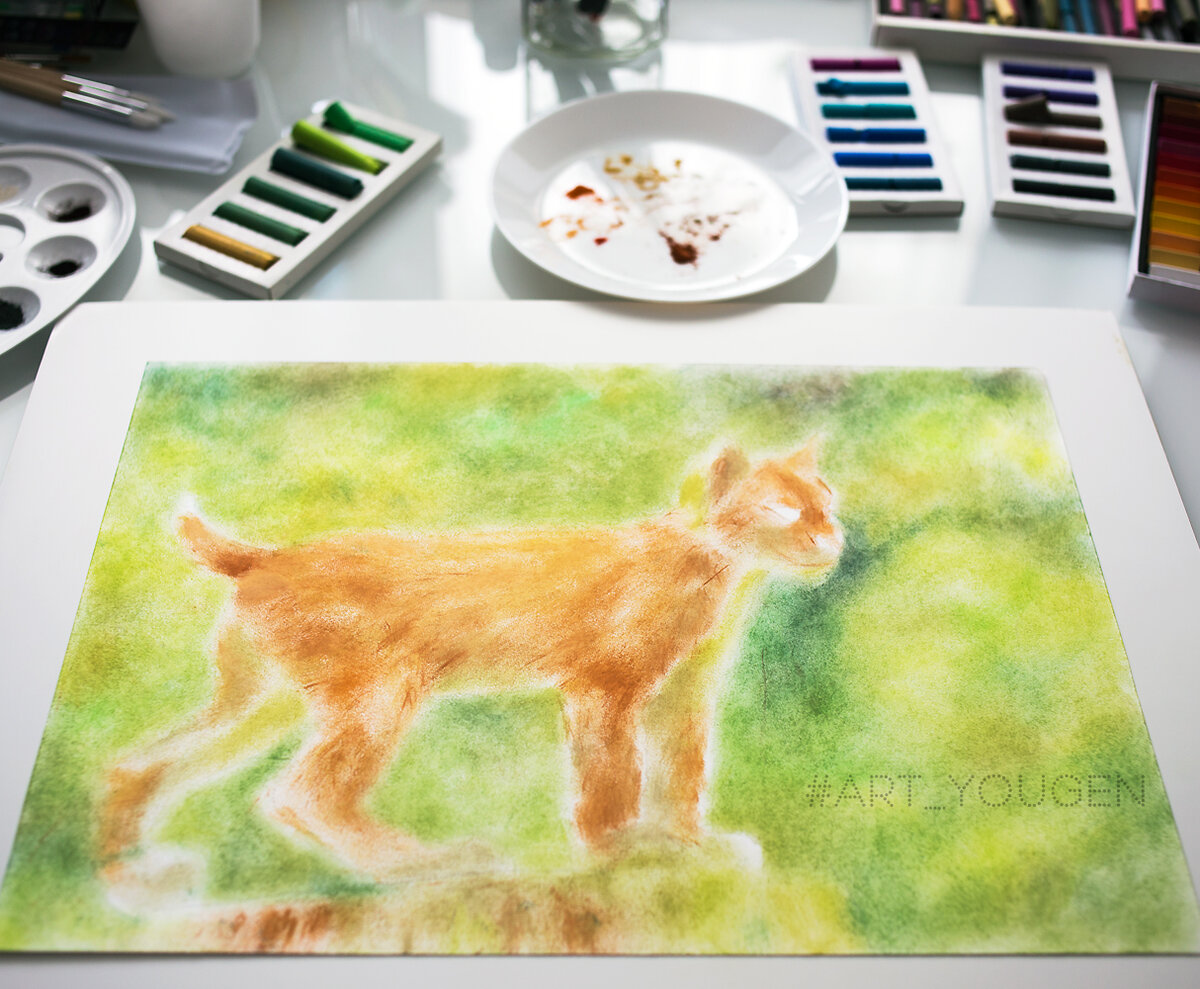 Нанесён общий цветовой тон. В тарелке измельчённая ножём пастель.