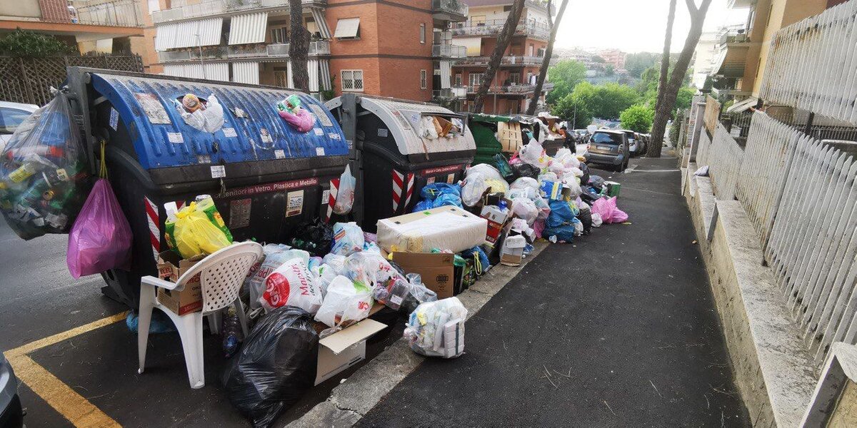 Фото взято с сайта point. https://point.md/ru/novosti/v-mire/rim-pogriaz-v-musore-vlasti-pozhimaiut-plechami-u-nikh-poka-net-resheniia-problemy