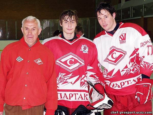 Свою карьеру Илья Ковальчук начал в московском "Спартаке" (крайний справа)