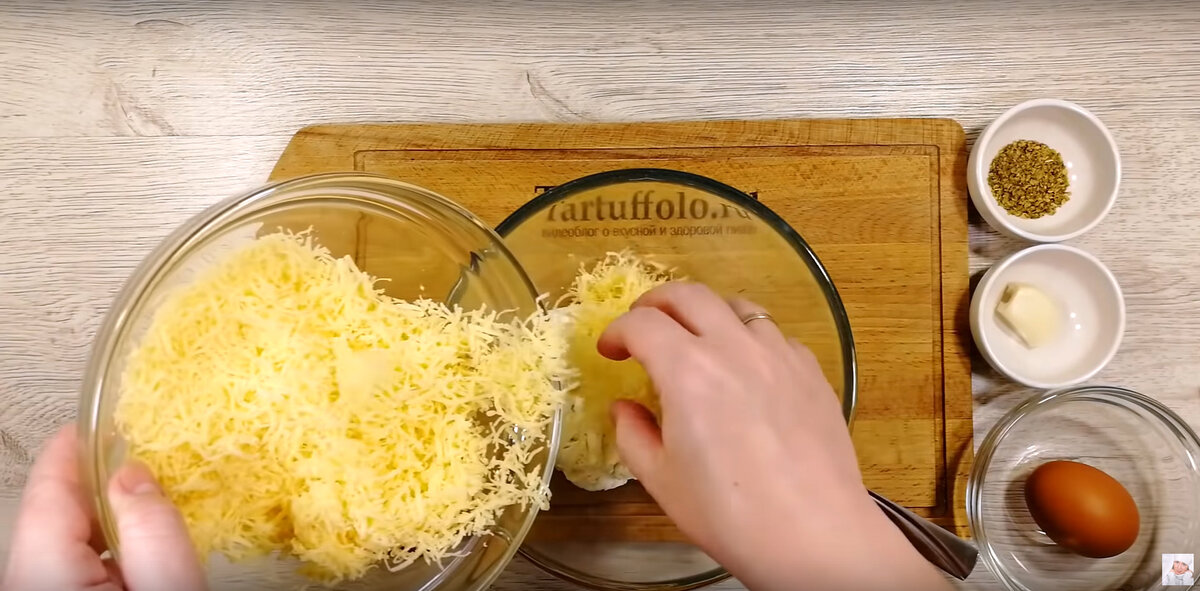 Нежные, ароматные творожно-сырные палочки за 20 минут понравятся абсолютно всем!