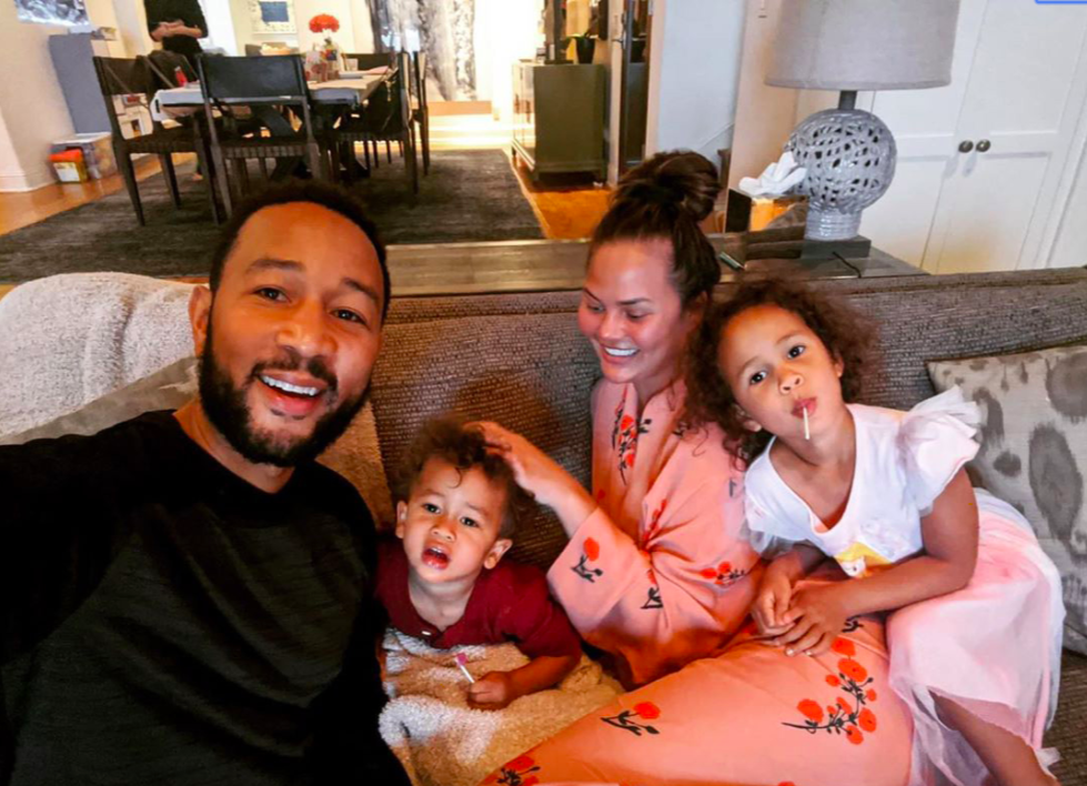 Джон Ледженд и Крисси Тейген, а также Майлз и Луна