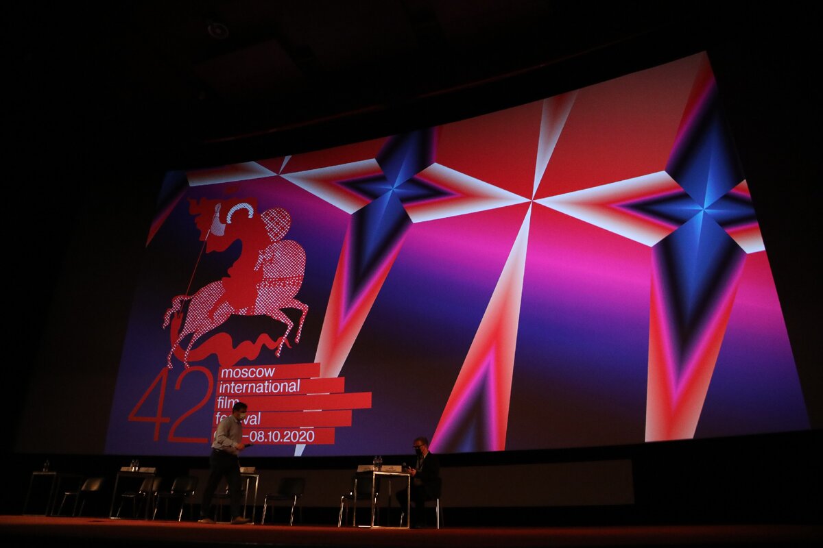 Зал кинотеатра "Октябрь" (фото: Андрей Трунов)