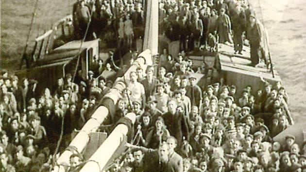 Беженцы на борту одного из кораблей