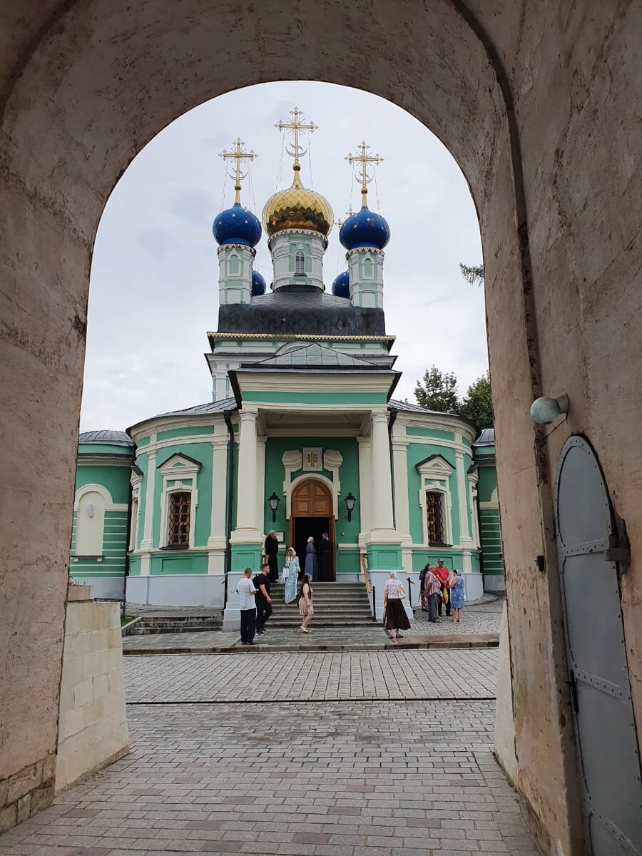 Возможно, это место когда-нибудь станет входом в дорогую обитель Оптиной пустыни