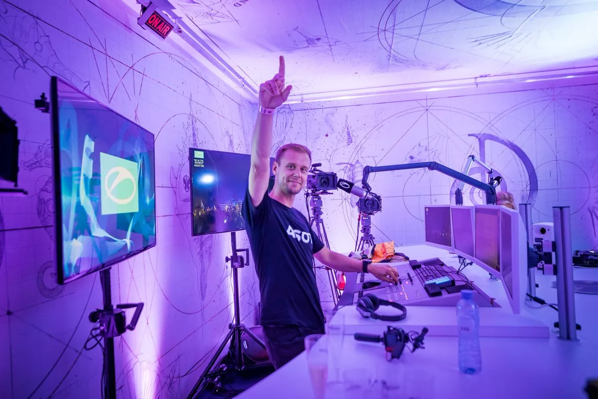 Armin van Buuren Studio. A State of Trance студия. ASOT картинки. ASOT Radio.