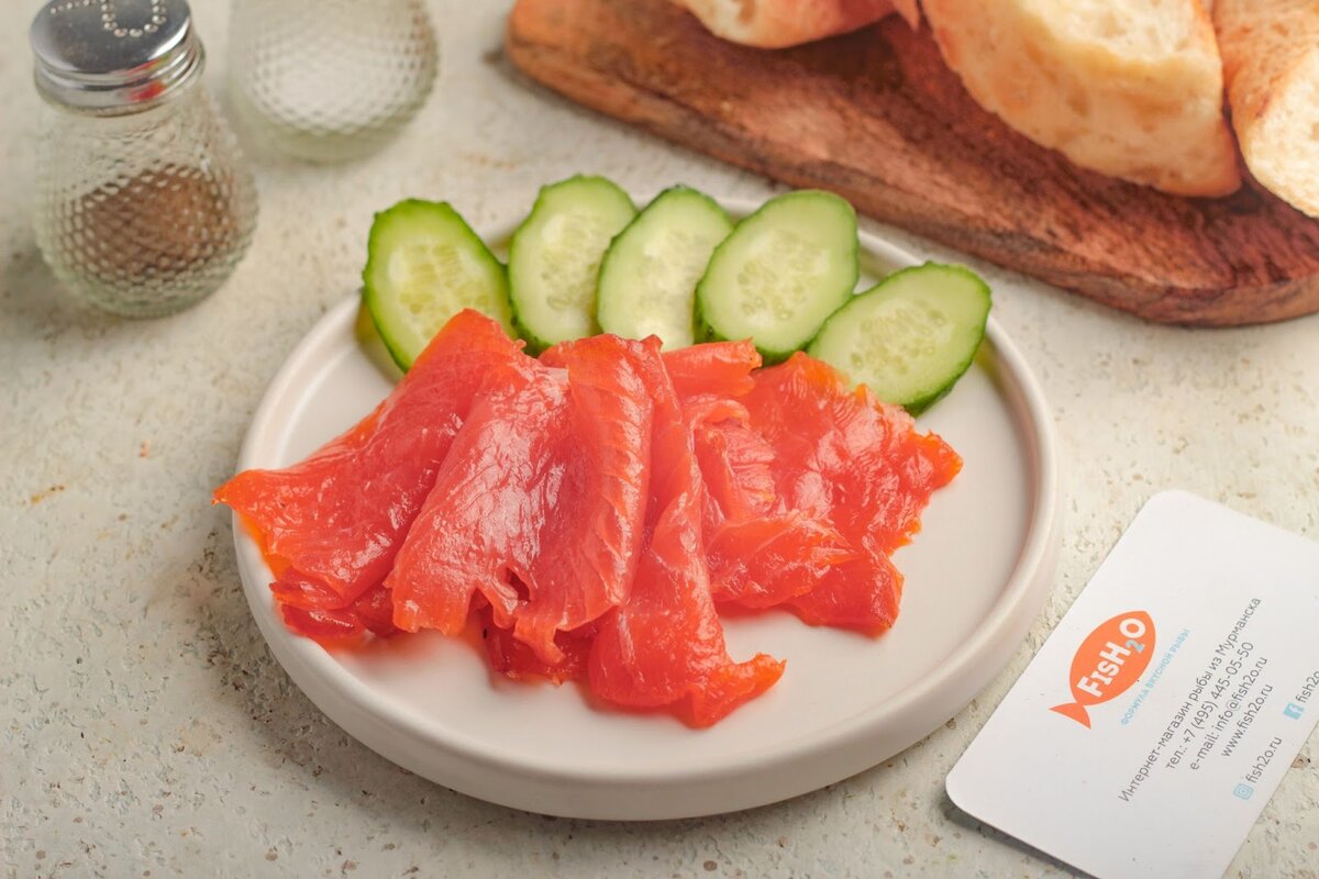 Подкопчённые ломтики сёмги из ассортимента интернет-магазина fish2o.ru
