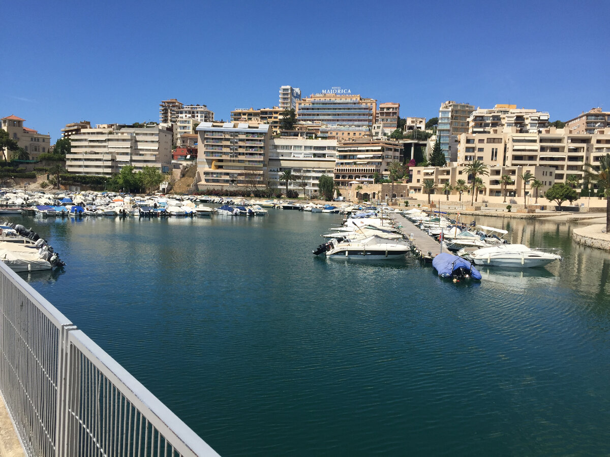 Причал катеров в Пальма- де- Майорка. 