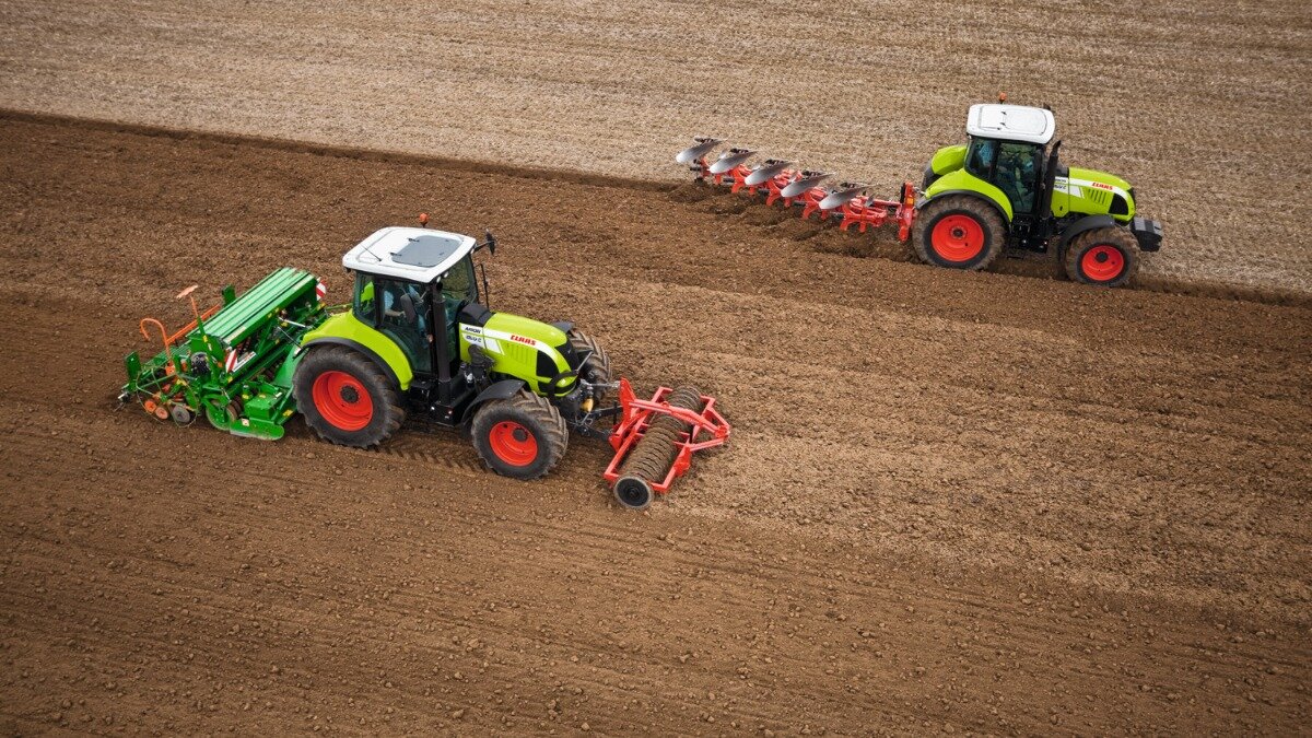 Тракторы CLAAS ARION 600 в работе 