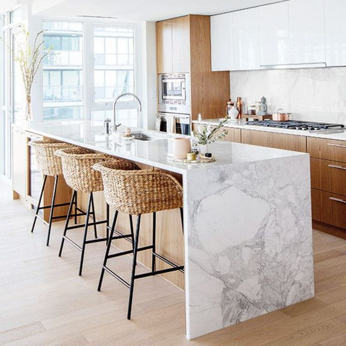 Современный дизайн кухни-столовой. Фото 2.