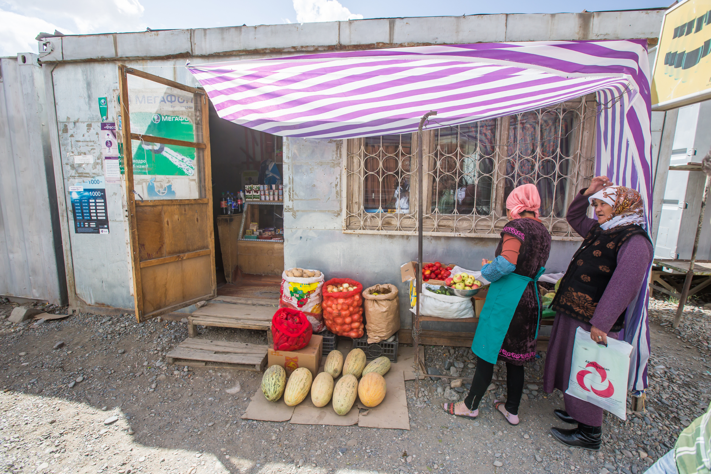 Суровый рынок в таджикском горном кишлаке4