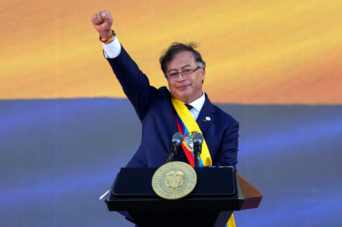 У колумбийского президента общего сами догадайтесь с кем много больше, чем только сочетание цветов на ленточке. 