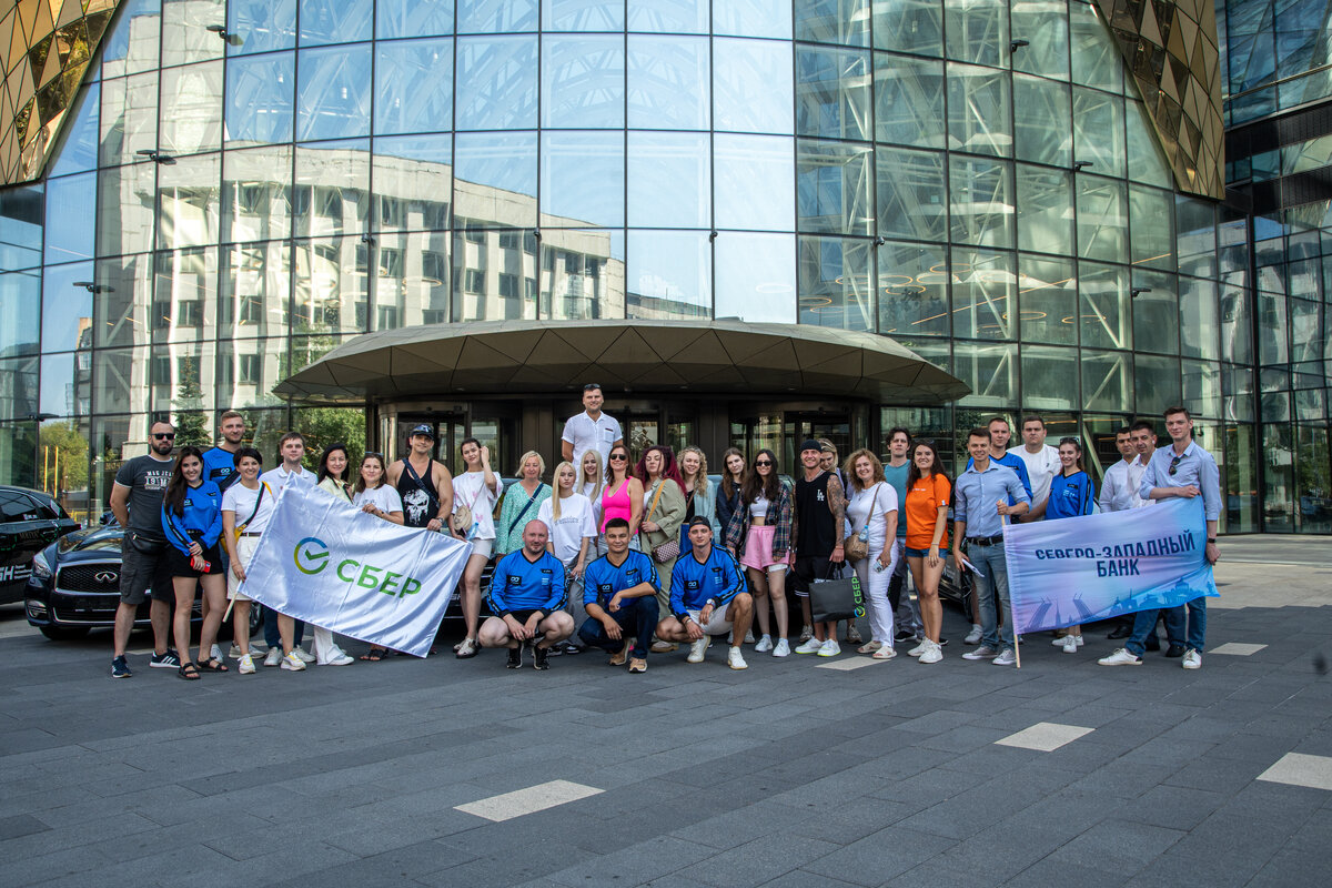 Участники автопробега проекта «Путешествуй по России» // Фото: пресс-служба Сбербанка 
