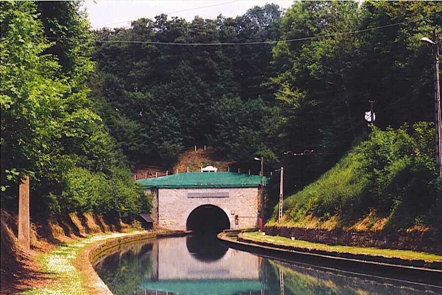 © Boerkevitz / CC BY-SA 3.0 (Riqueval Canal Tunnel)