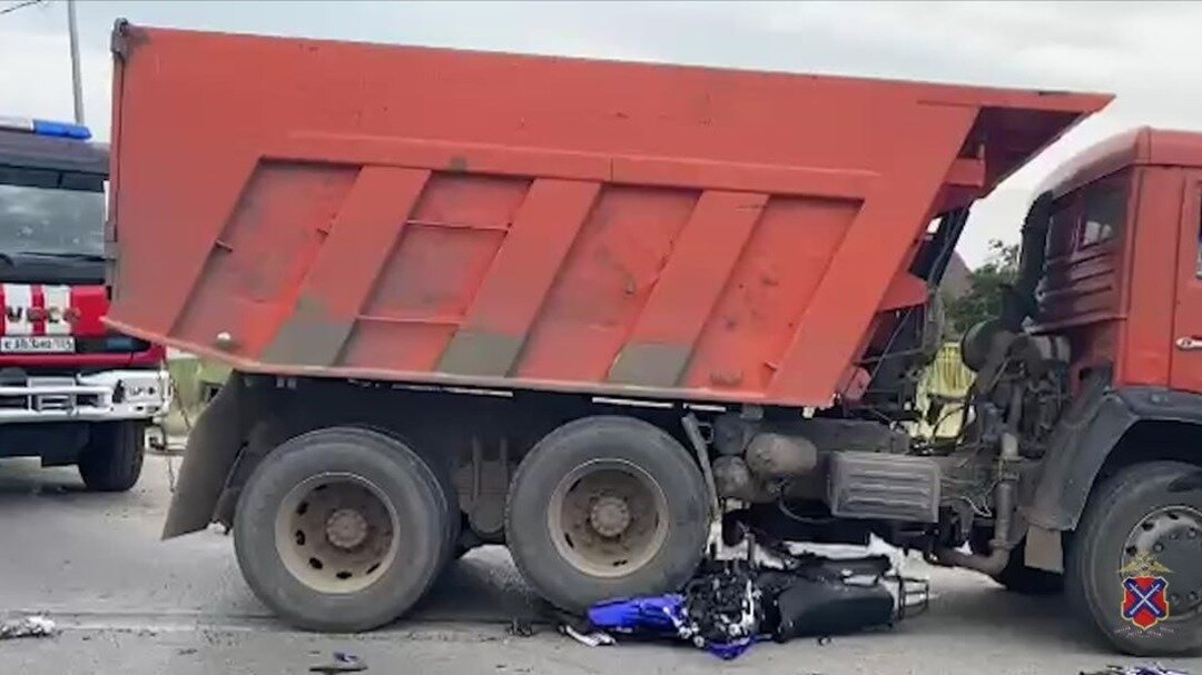     Водитель и пассажир мотоцикла погибли при столкновении с грузовиком на юге Волгограда, сообщает региональное ГУ МВД.