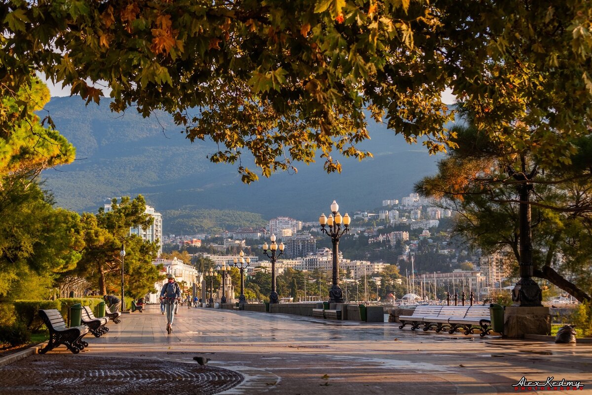 Осенняя Ялта. Автор фото: Алекс Кедми