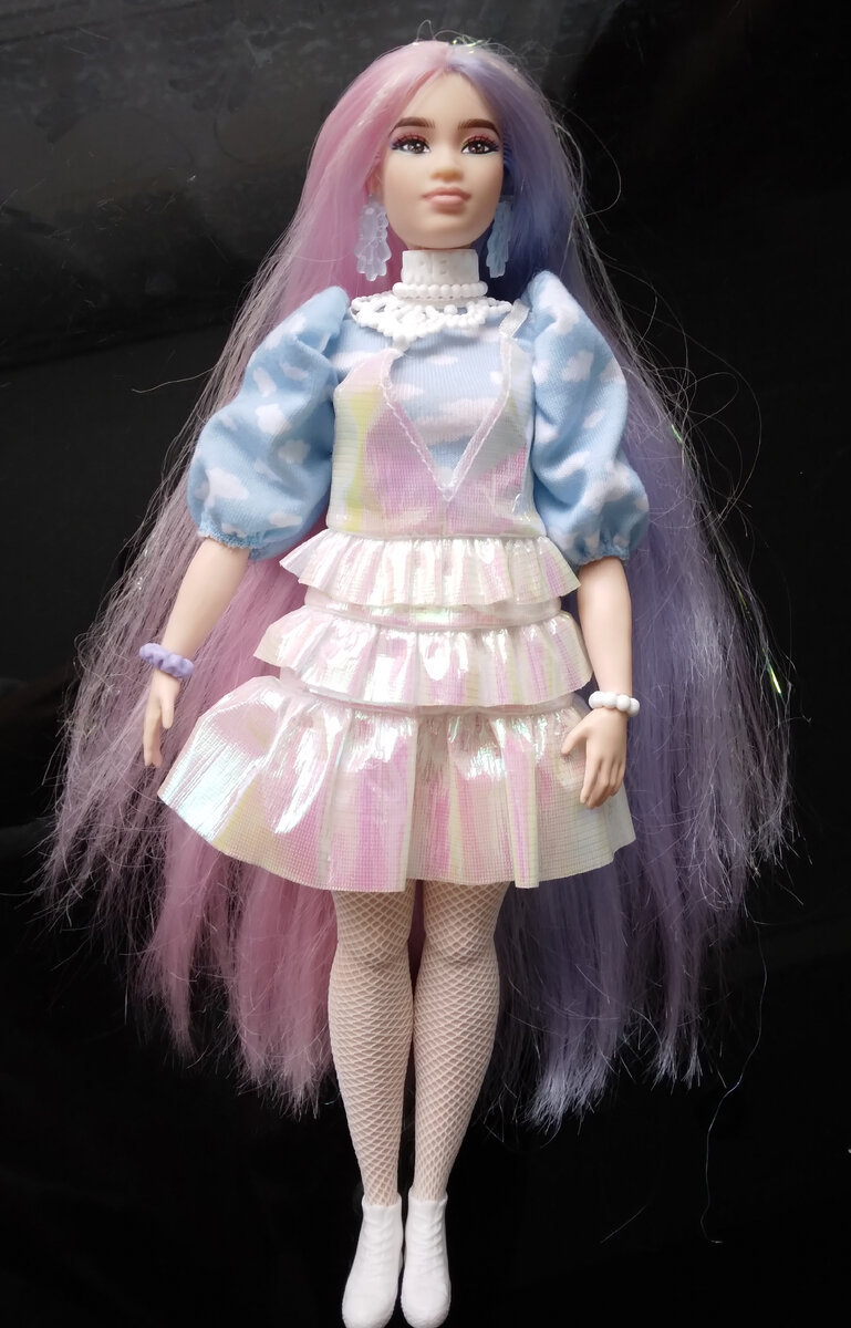 Нет только очков, шапка будет дальше. 