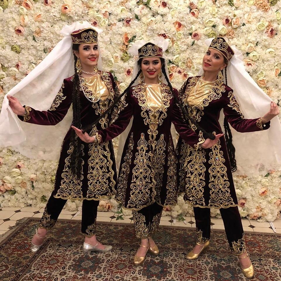 Костюм ташкент. Бухарские национальные платья. Узбекистан нац танцы. Андижанский узбекский национальный костюм.