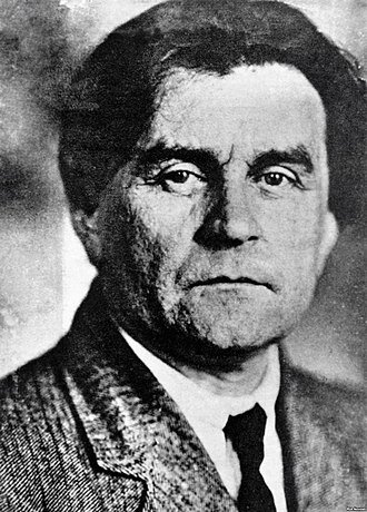 Казими́р Севери́нович Мале́вич (11 [23] февраля 1879, Киев — 15 мая 1935, Ленинград) — российский и советский художник-авангардист польского происхождения, педагог, теоретик искусства, философ. Основоположник супрематизма — одного из крупнейших направлений абстракционизма - Википедия