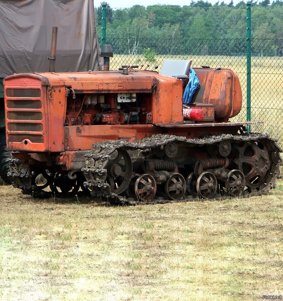 Трактор болотный. ДТ-75 трактор гусеничный. Трактор СССР ДТ 75. ДТ-45 трактор. ДТ 75 без кабины.