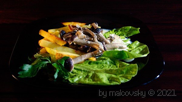 Опята со сливками и картофелем