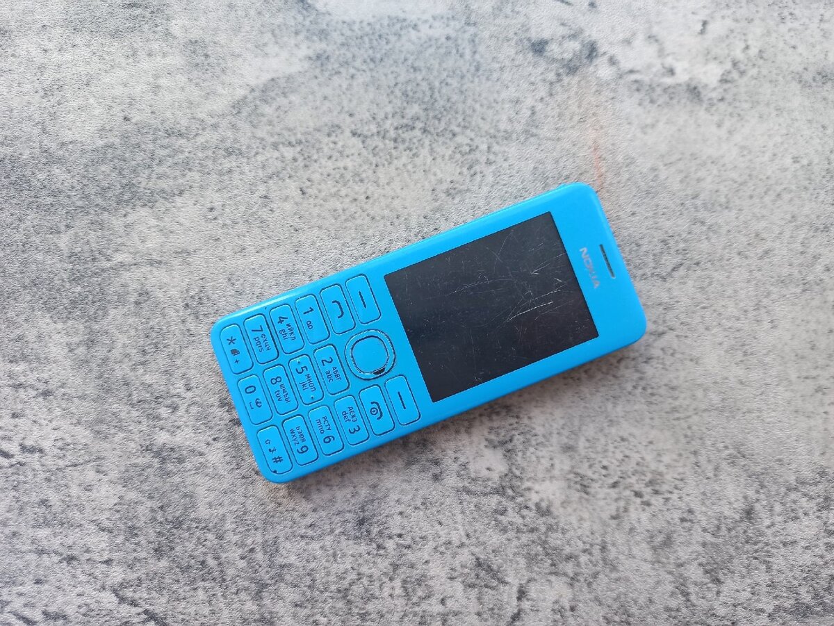 это мой старый телефон. Найденыша не сфотографировала :)