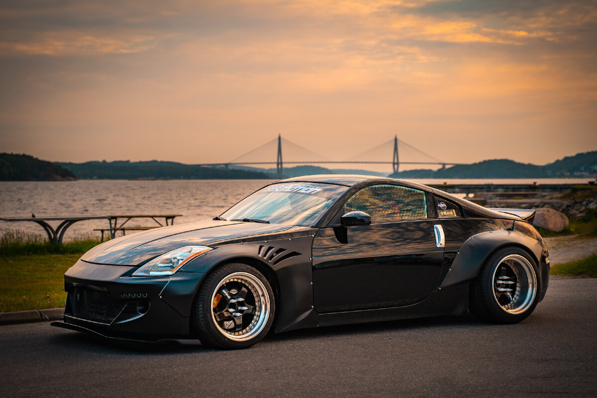 Спорткар Ниссан 350z