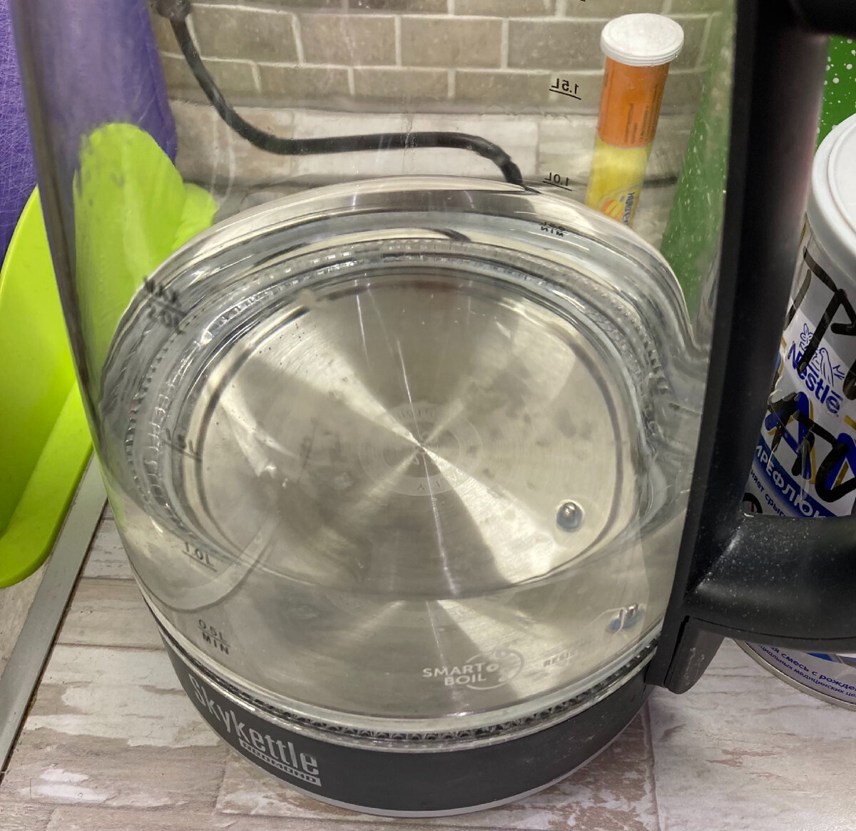 Так чайник выглядит уже почти полгода