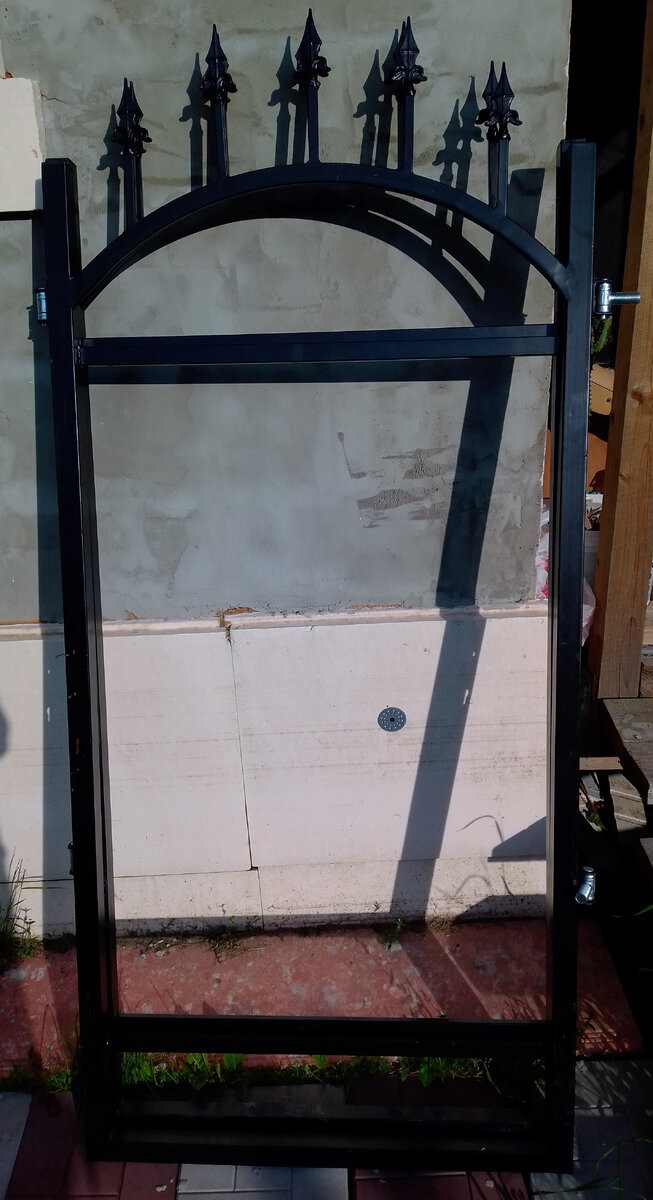 Кованая калитка без наполнения.