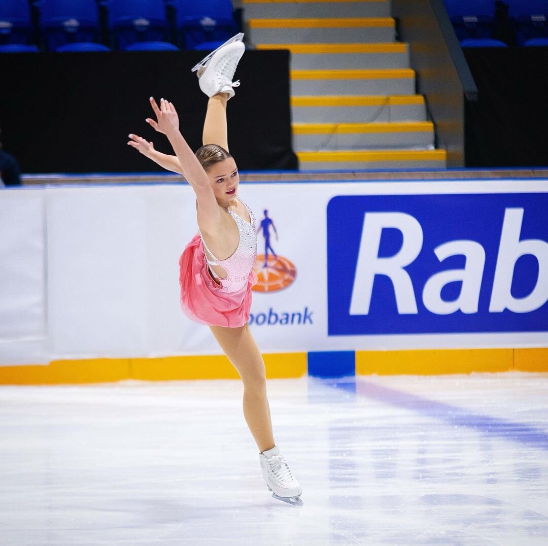 луна хендрикс 2022. анастасия губанова. луна хендрикс короткая программа. луна хендрикс фигуристка. анастасия губанова фигуристка.