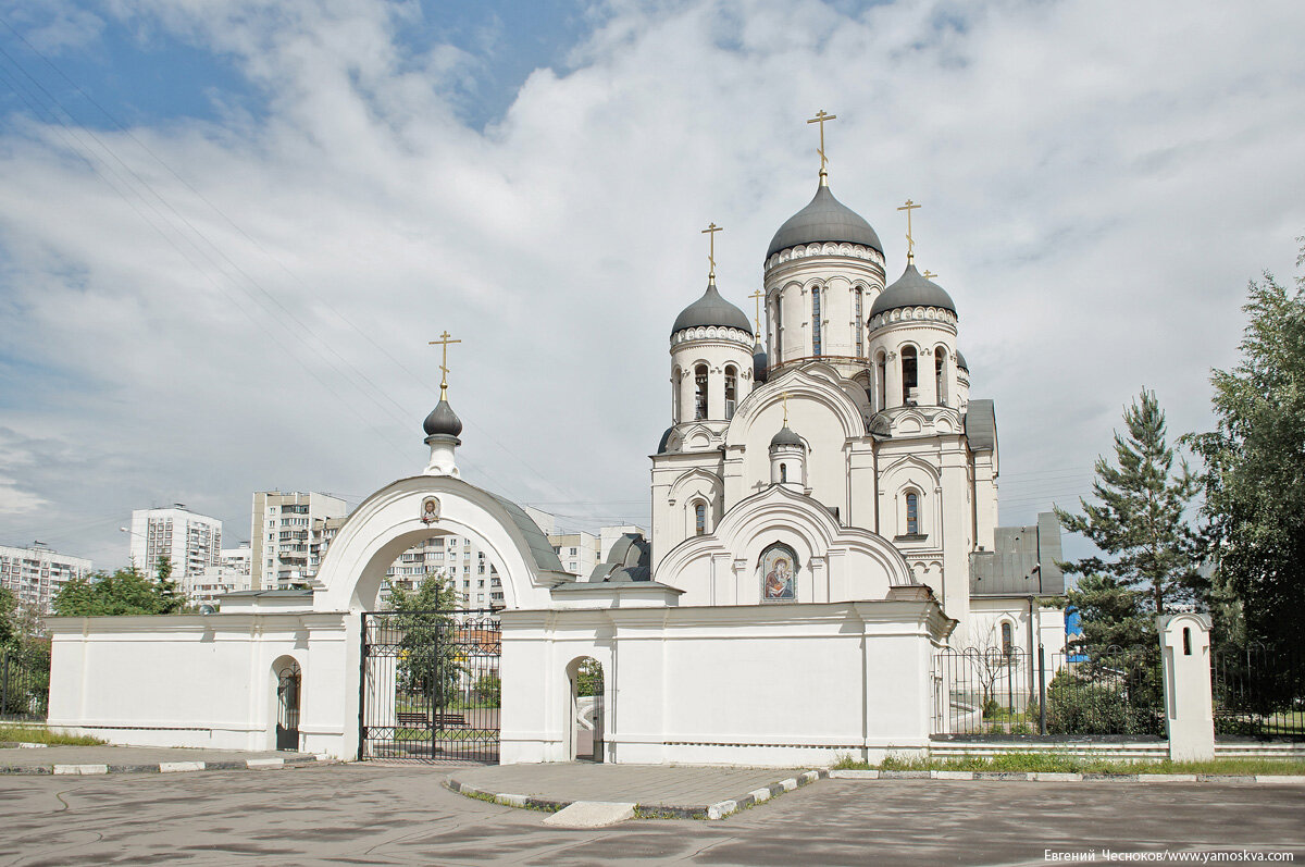 Утоли моя печали в марьин. Храм Утоли моя печали в Марьино. Церковь Утоли Мои печали в Марьино. Марьино район Церковь Утоли моя печали. Церковь иконы Божией матери Утоли моя печали Москва Марьино.