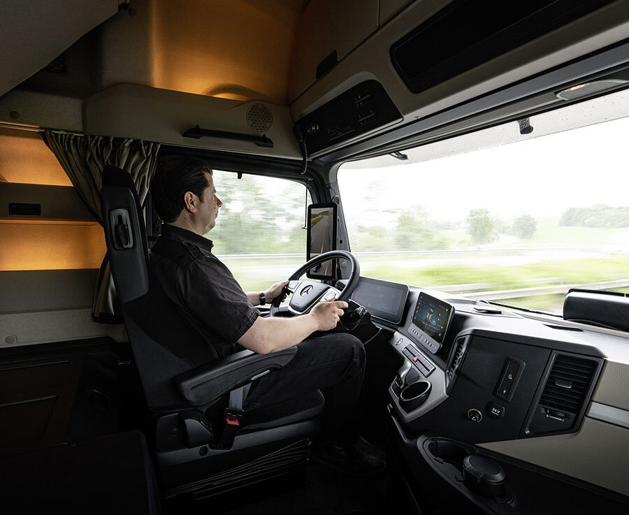  Такой тягач будет отличным подарком заслуженному водителю АТП