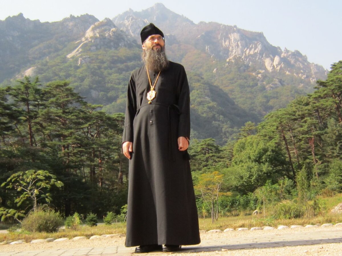 Монах другими словами. Монах Паисий Афон скит. Схимонах Симеон Афонский. Монах пустынник. Монах Паисий Ярославов.