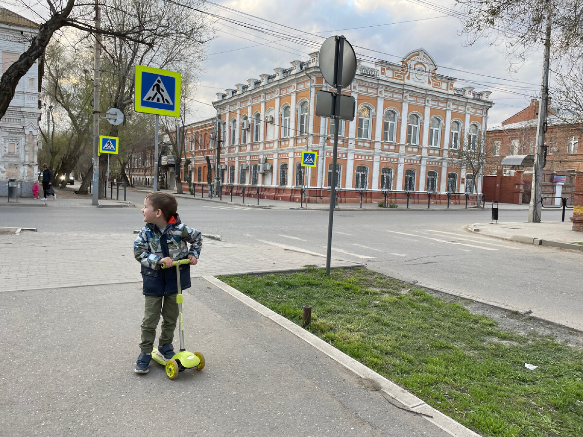 Астрахань за 2 дня | Что посмотреть: город-близнец Казани, Кремль,  петербургские каналы, набережная на Волге | Manikol. Путешествия всей  семьей | Дзен