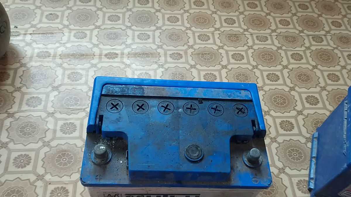 Использование оригинальных зарядных устройств и кабелей