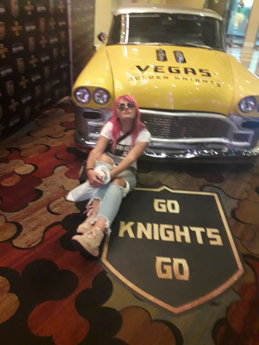 Ибо нефиг. Это я в Вегасе 