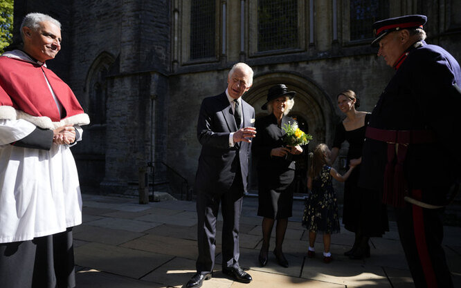 Король Карл III и его жена Камилла прибыли в Уэльс