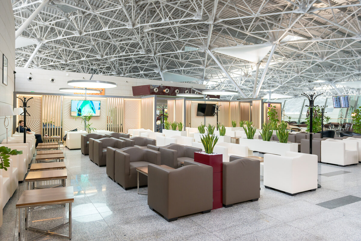 Определение DEPARTURE LOUNGE в кембриджском словаре английского языка